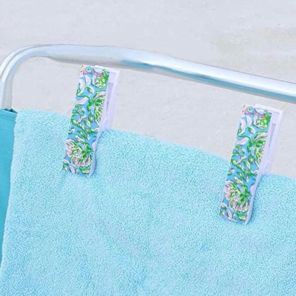 Lily Pulitzer Beach Day Pouch! ✨ - Picture 4 of 8